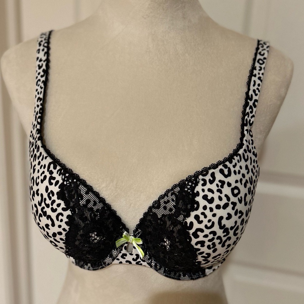 Victoria Secret NWOT bra 34D